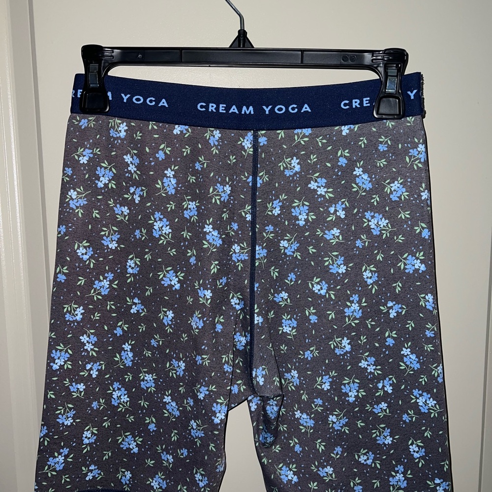 Cream Yoga Biker Short Size M